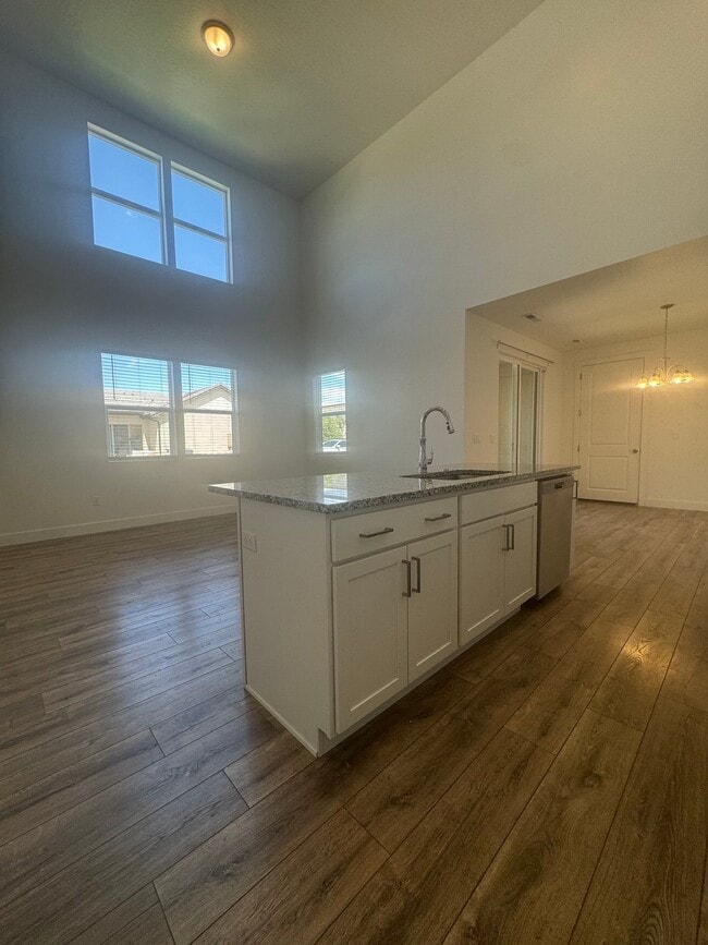 Photo - 662 Rosa Ln