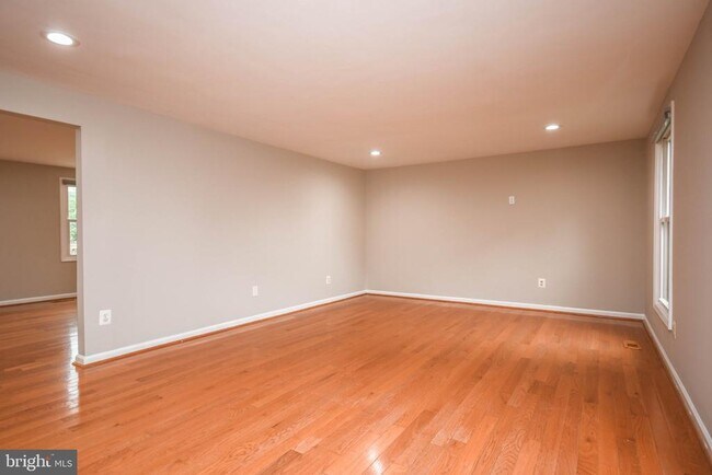 Photo - 9627 Locust Hill Dr