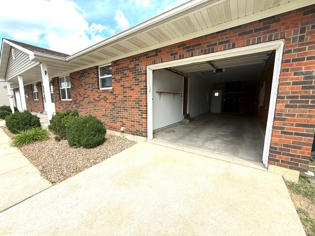 Photo - 608 Linda Ln