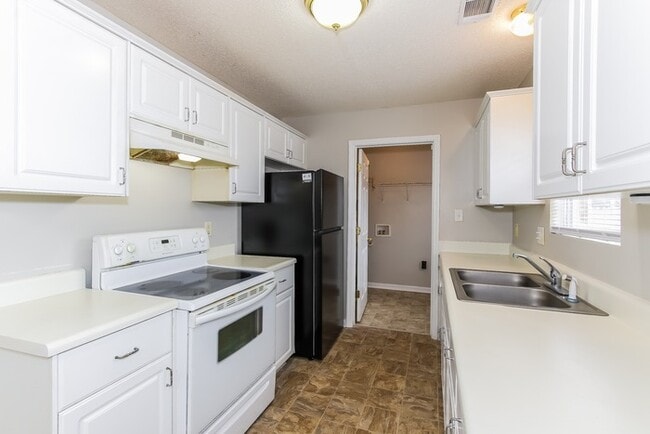 3322 Sugarberry Dr