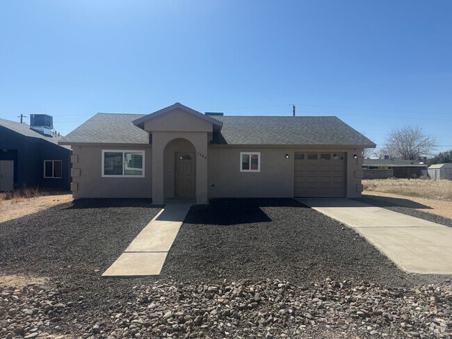 Building Photo - 2 Bedroom 2 Bathroom Home