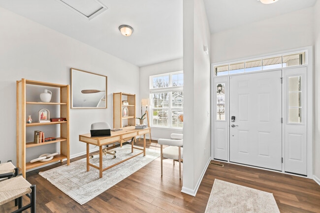 Building Photo - 1868 Forest View Ct