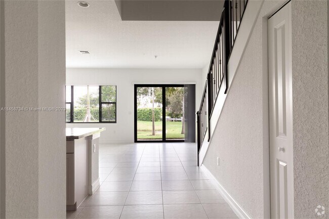 Building Photo - 11340 SW 16th St Rental