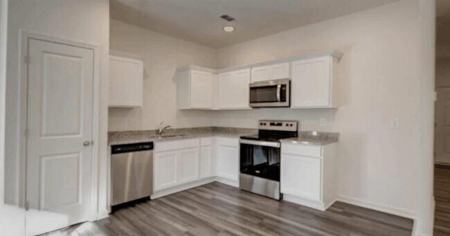 Photo - 3180 Delancy St