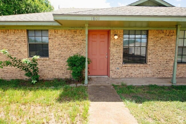 Building Photo - 1801 Cheryl Dr Rental