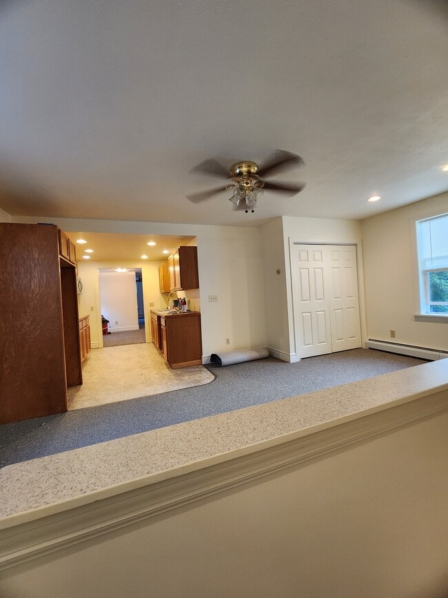 Building Photo - 35 Forest Pl Unit Upper Rental