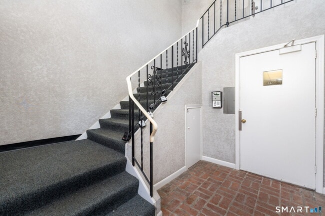 Photo - 117 Shadow Ln Unit APT B1