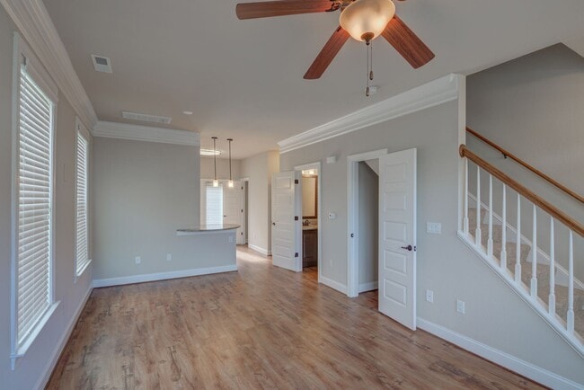 Photo - Yorktown Arch