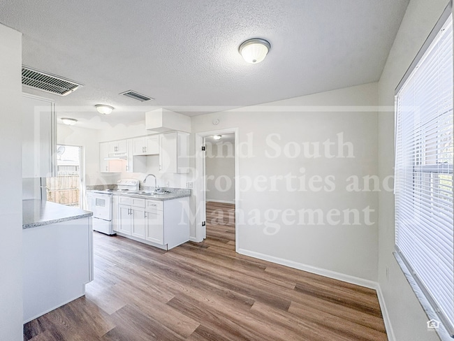 Photo - 420 Allamanda Dr