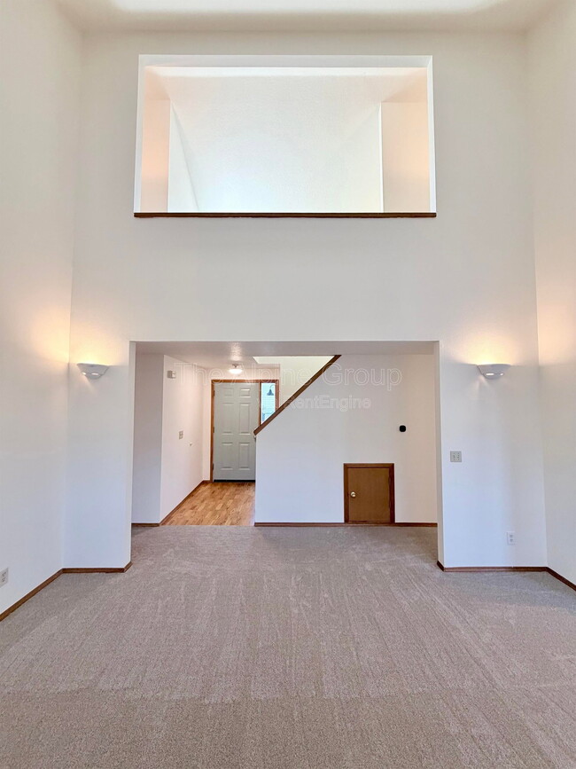 Photo - 719 SW Backcourt Pl