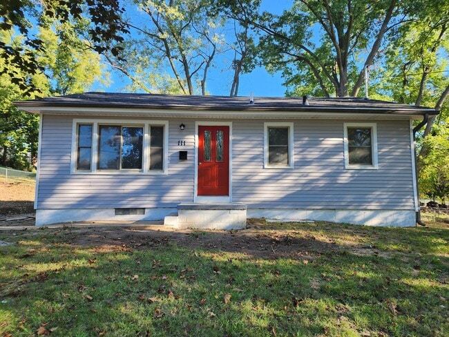 Building Photo - Spacious 2 Bedroom Ranch Home
