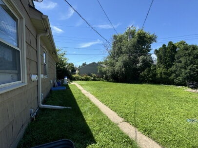 Photo - "Charming 2-Bed Gem with Hardwood Floors in Saint Paul's Vibrant South Side!"