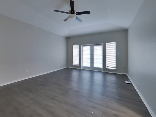 Photo - 535 Shady Brook Dr