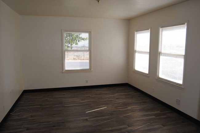 Photo - 1909 Bedford Way