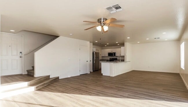 Photo - 704 Gibson St