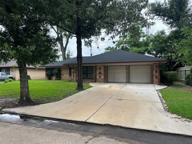 Photo - 3815 Gardendale Dr