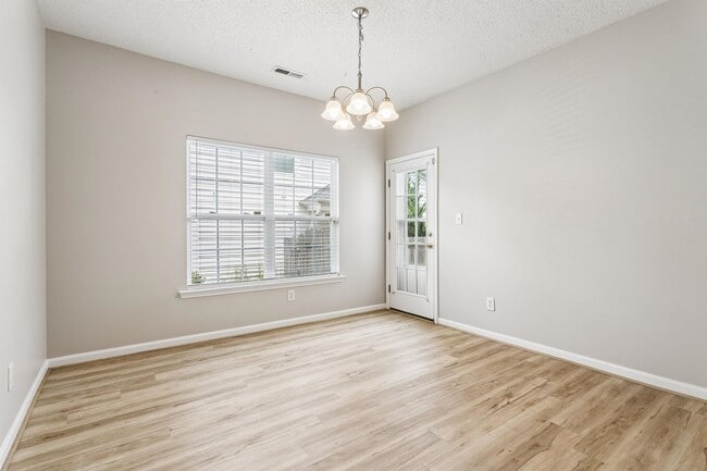 Photo - 108 Nathan Pl