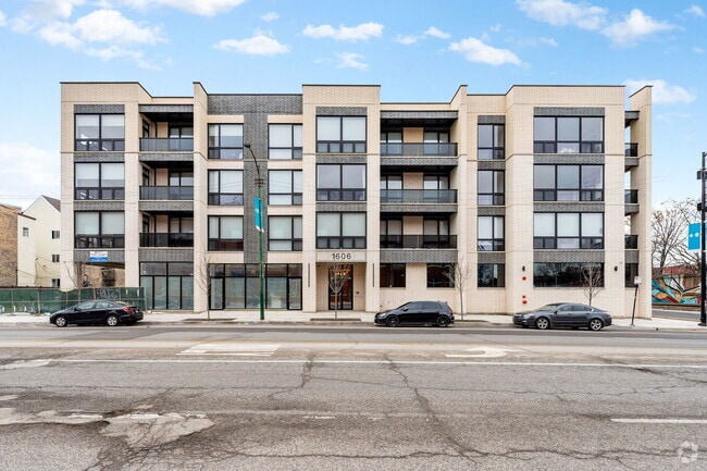Building Photo - 1606 S Ashland Ave Unit 402 Rental