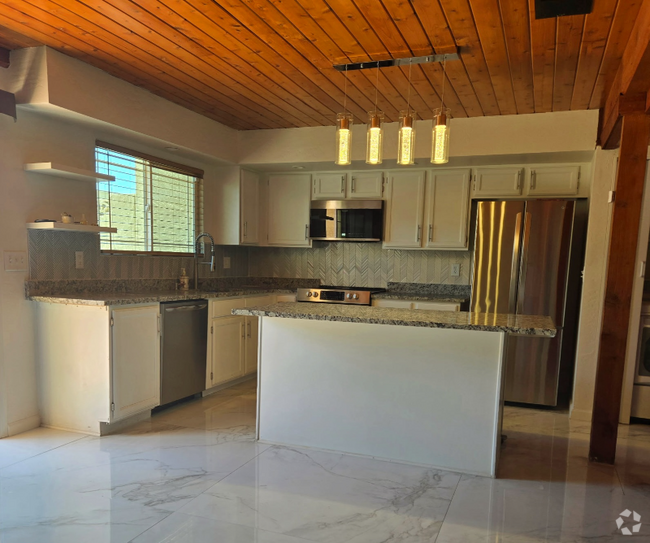 Building Photo - 5804 W Gelding Dr Rental