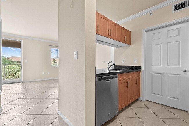 Photo - 6556 Emerald Dunes Dr Unidad 302