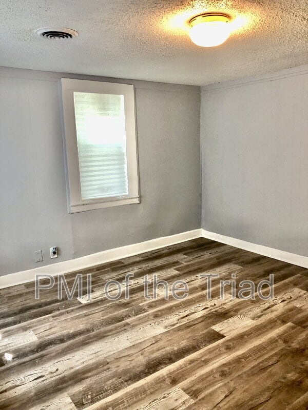 Photo - 317 Woodbury St