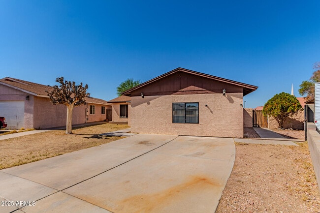 Photo - 912 N 1st St