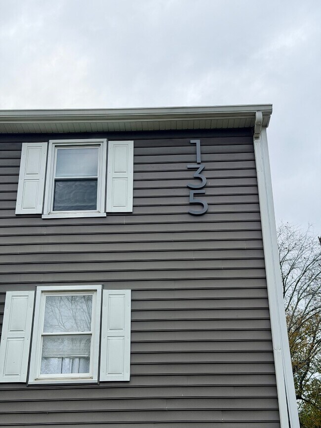 Photo - 135 E Walnut St