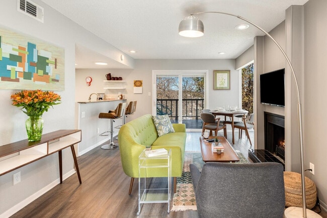 Building Photo - 2205 Spring Creek Dr Unit SI ID1054226P