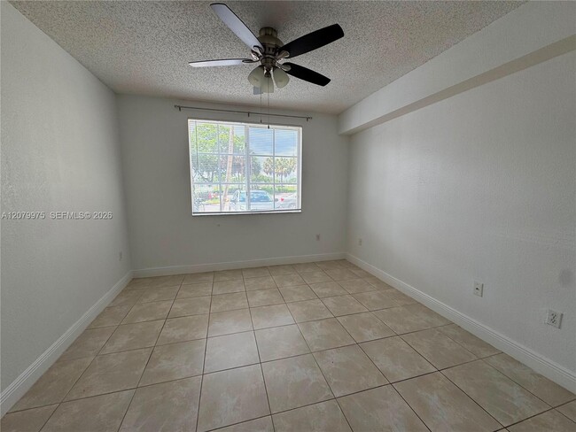 7920 N Nob Hill Rd Unit 103