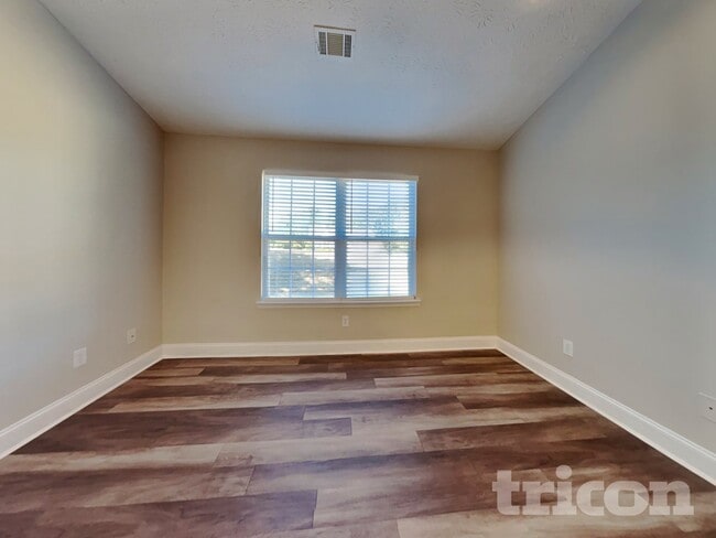 Photo - 564 Brewer Dr