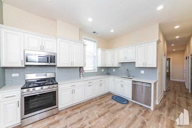 Photo - 1446 W Lexington St Unit 2