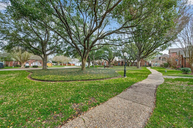 Building Photo - 6635 Queensclub Dr