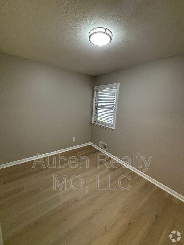 Building Photo - 3143 Puckett Rd Unit 738 Rental
