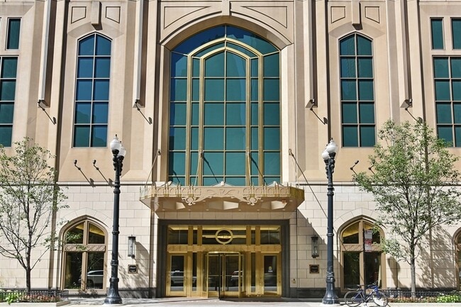 Building Photo - 21 E Huron St Unit 3801