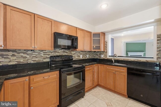 Photo - 6012 Crown Royal Cir