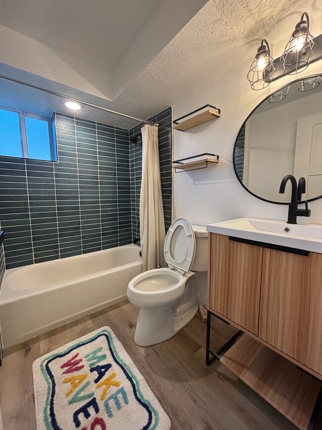 Photo - 4459 Butterfield St