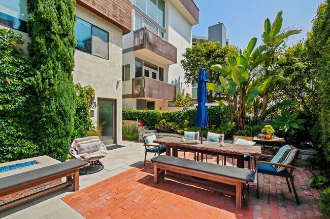 21-23 Privateer Street