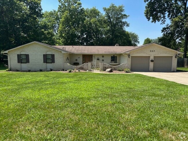 Building Photo - 2500 sq. ft. 4 Bedroom Ranch Home w/Large ...