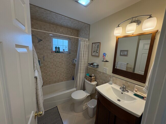 Photo - 16 Eliot Cres Unit 16Eliot#1