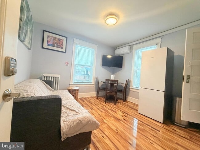 Photo - 3119 South Dakota Ave NE