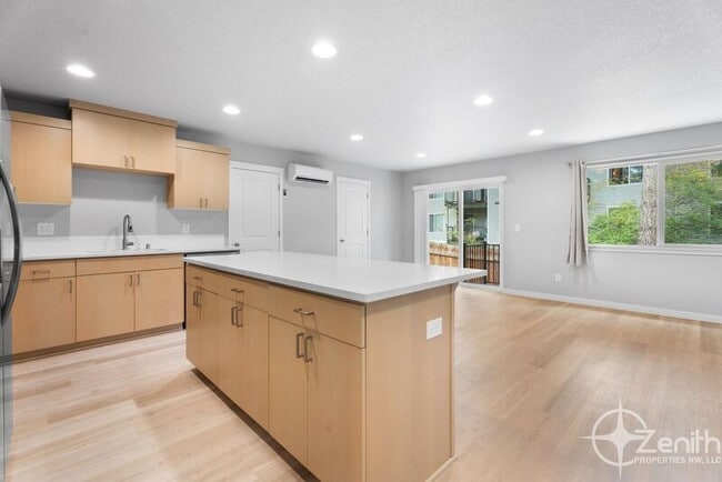 Building Photo - 4712 NE 37th Ct Rental