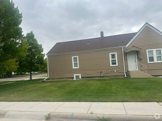 Building Photo - Irish Rose - 5th St Apartments Unit 1555-A