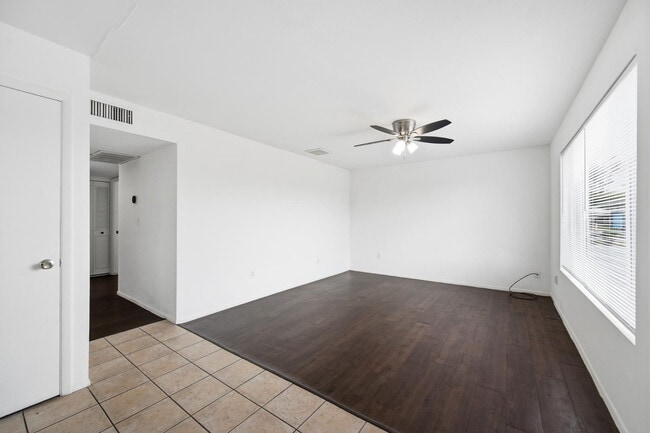 Photo - 204 E Duke Dr