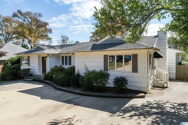 Photo - 2005 Chestnut Rd