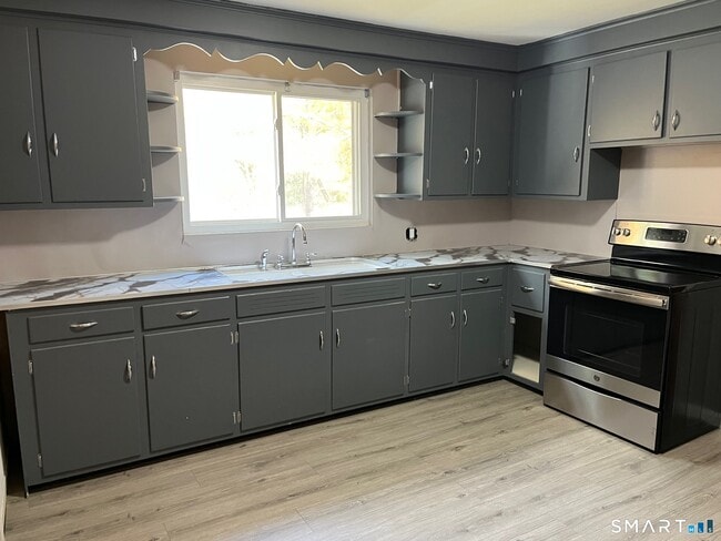 Building Photo - 195 Valley St