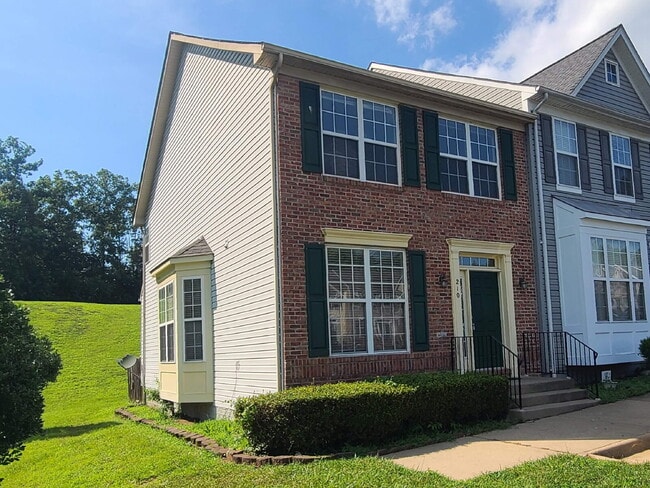 210 Hillside Ct