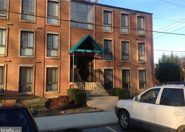 Building Photo - 1631 Gainesville St SE Unit 301