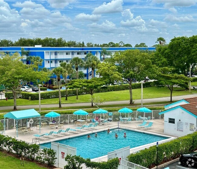 Building Photo - 4725 Lucerne Lakes Blvd E Unit 305 Rental