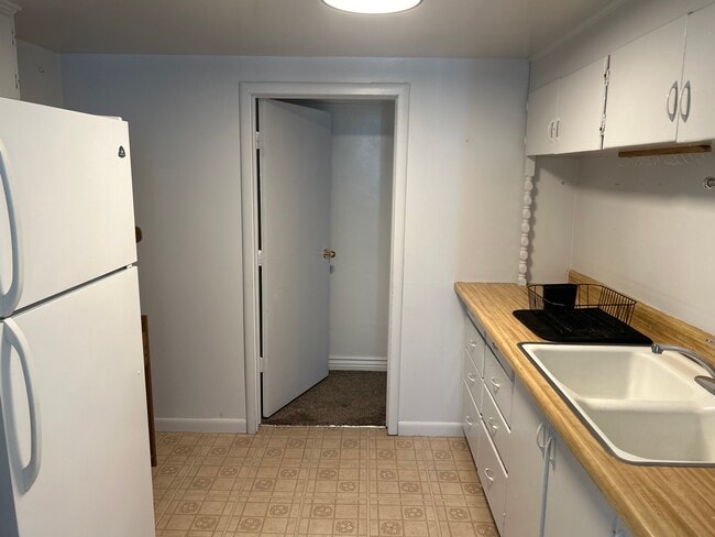 Building Photo - 316 E 700 S Unit Apartment