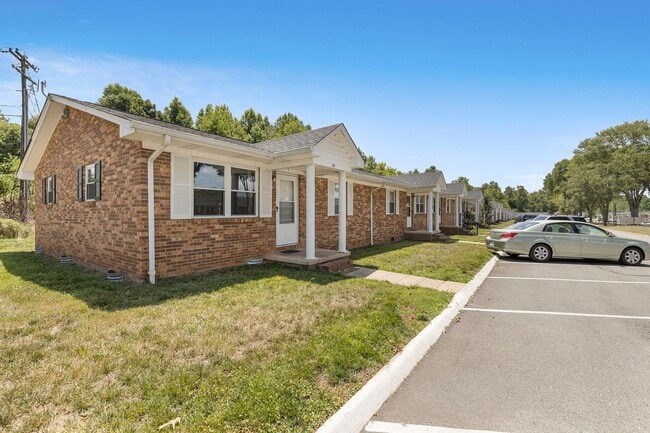 Photo - College Road Apartments